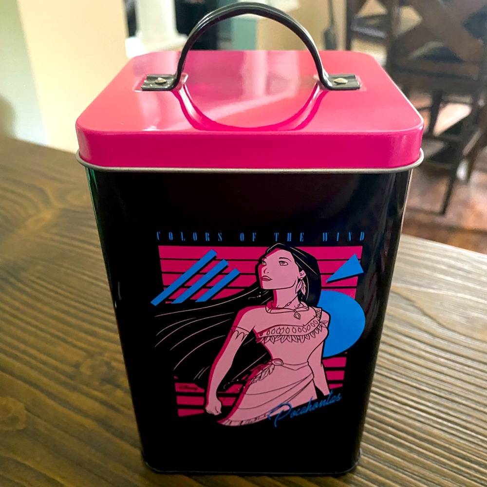 Disney’s Pocahontas Metal Container 🍃🍂